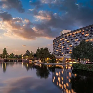 https://hilton-amsterdam.amsterdamhotelsnl.com