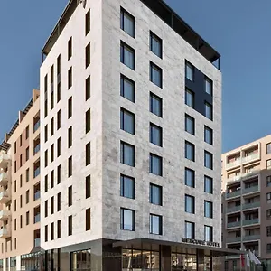 **** Hotel Mercure Albania