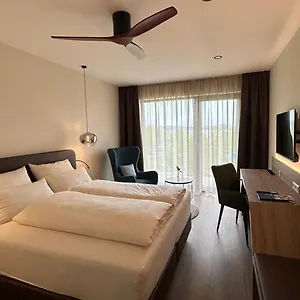 Amendes Haus Am - Neueroeffnung Hotel Spalt